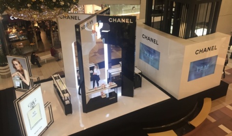 Świąteczne stoisko Chanel w Galerii Mokotów, Warszawa 1